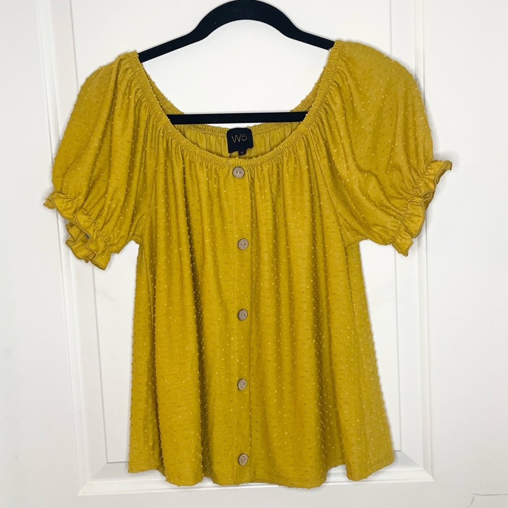 W5 - Anthropologie blouse top. Yellow Swiss dot size small. Short sleeve